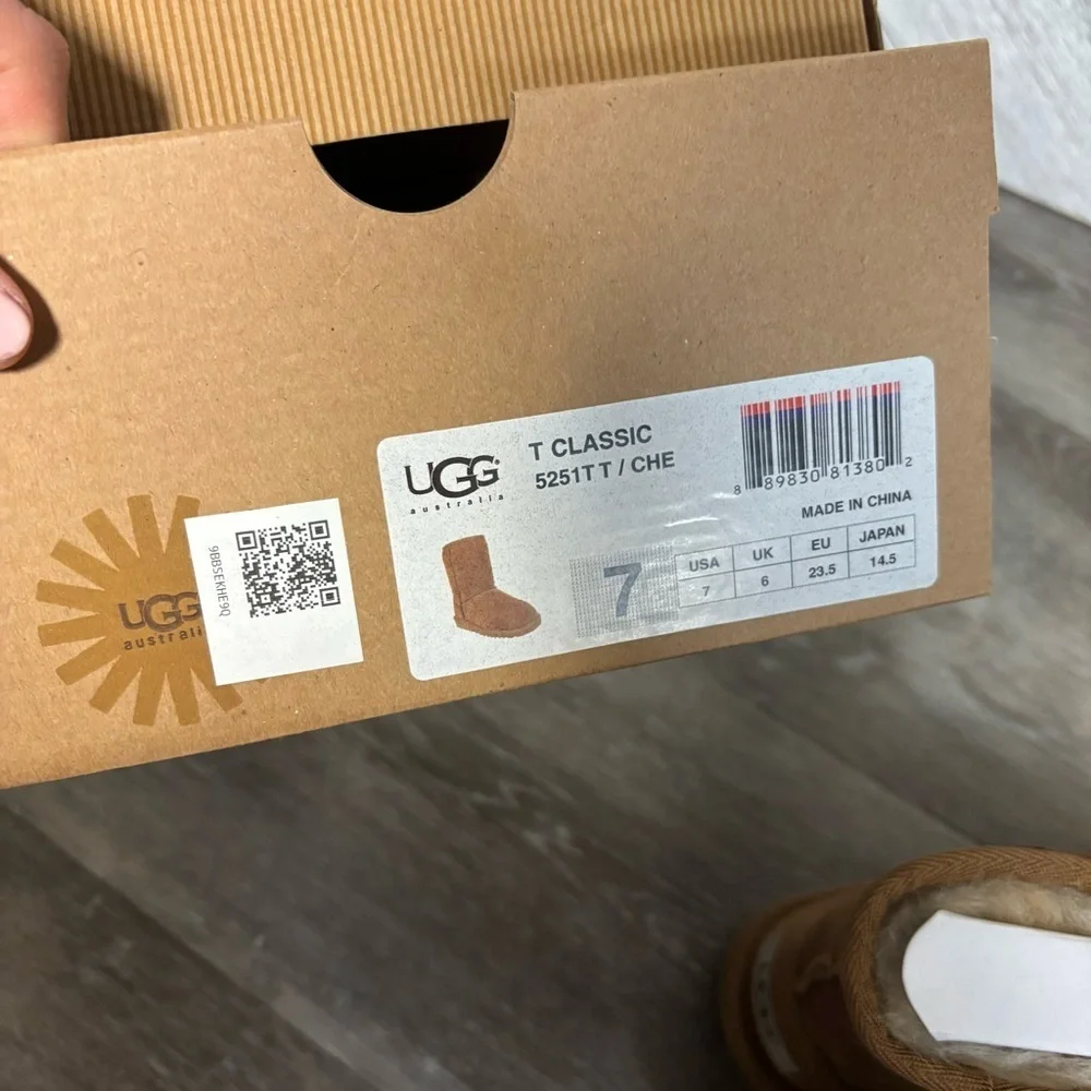 UGG Australia | Classic Sheepskin Boots In Chestnut Size 7 NEW Toddler Kids